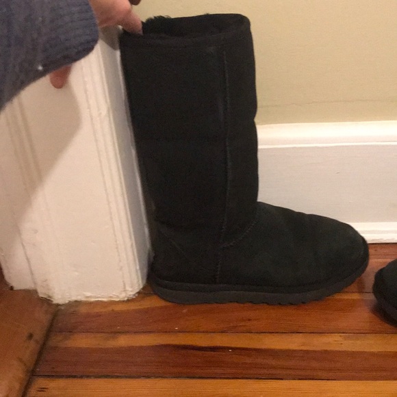 Uggs - Picture 2 of 2